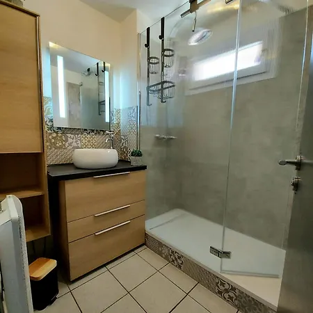 Classe 3 Etoiles Dans Standing Avec - Piscine Clim Parking Wifi Pret Velos - Menage Et Linge Non Inclus アパート *