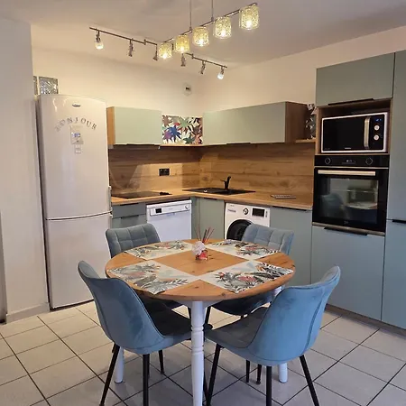 Classe 3 Etoiles Dans Standing Avec - Piscine Clim Parking Wifi Pret Velos - Menage Et Linge Non Inclus アパート *