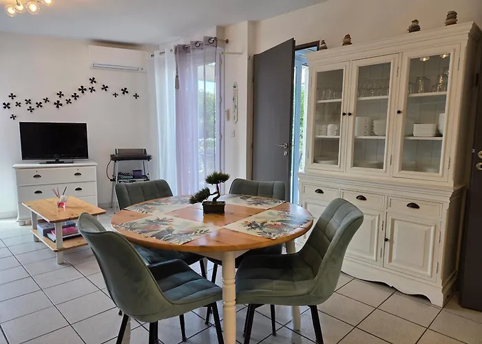Classé 3 étoiles Dans Résidence Standing Avec - Piscine Clim Parking Wifi Prêt Vélos - Ménage Et Linge Non Inclus *